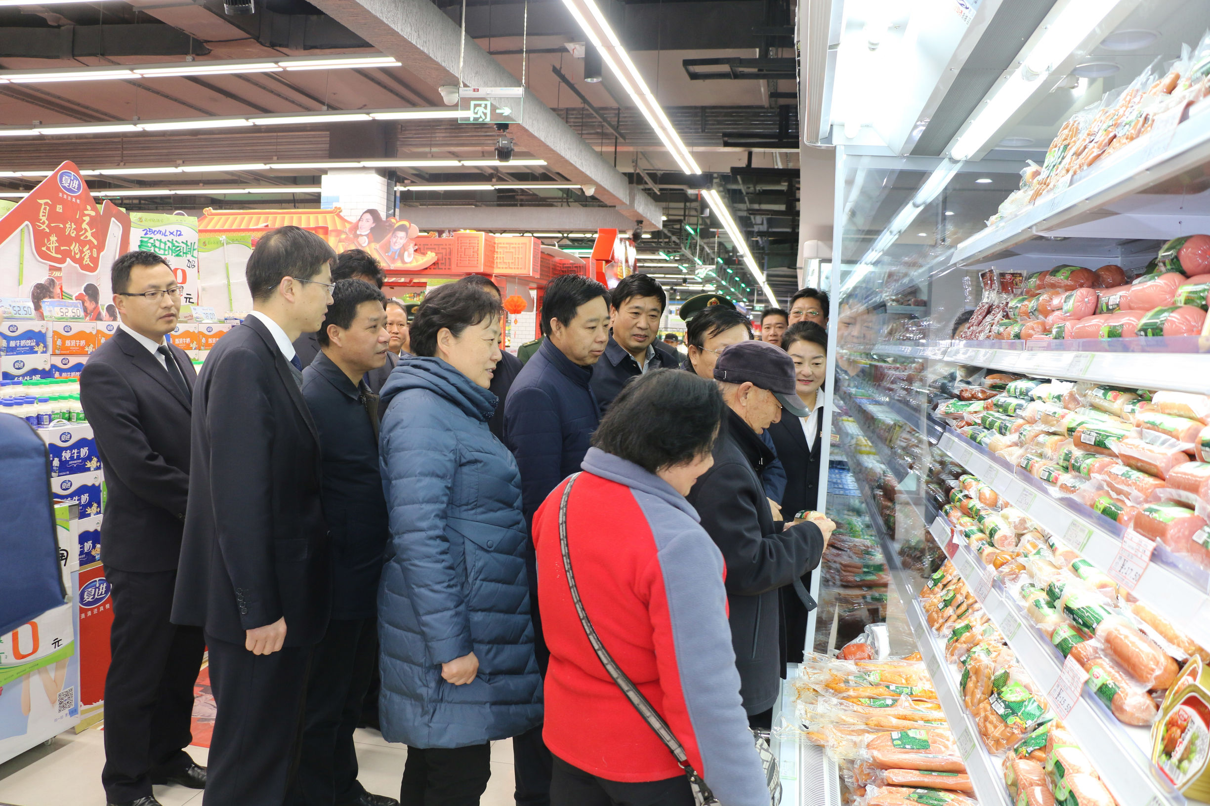 筑牢安全防線 護航新春佳節——市區主要領導帶隊開展節前食品安全與藥品零售專項檢查